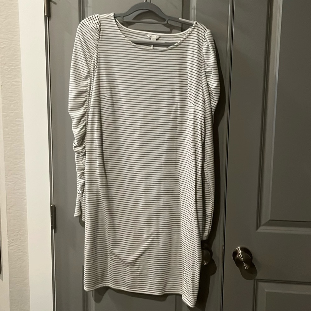 Long sleeve black and white knee length dress lightweight soft material